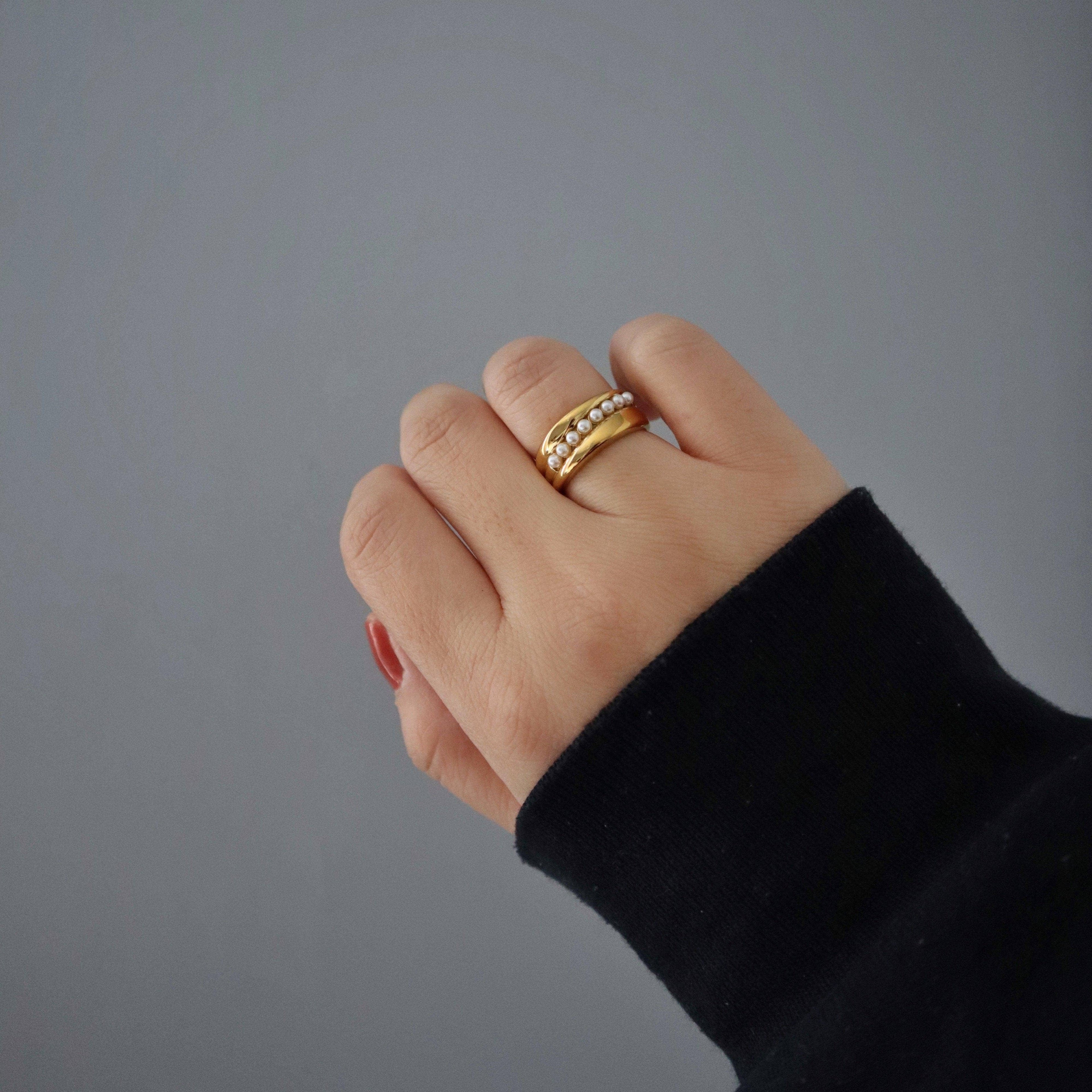 Perla Chunky Pearl Ring