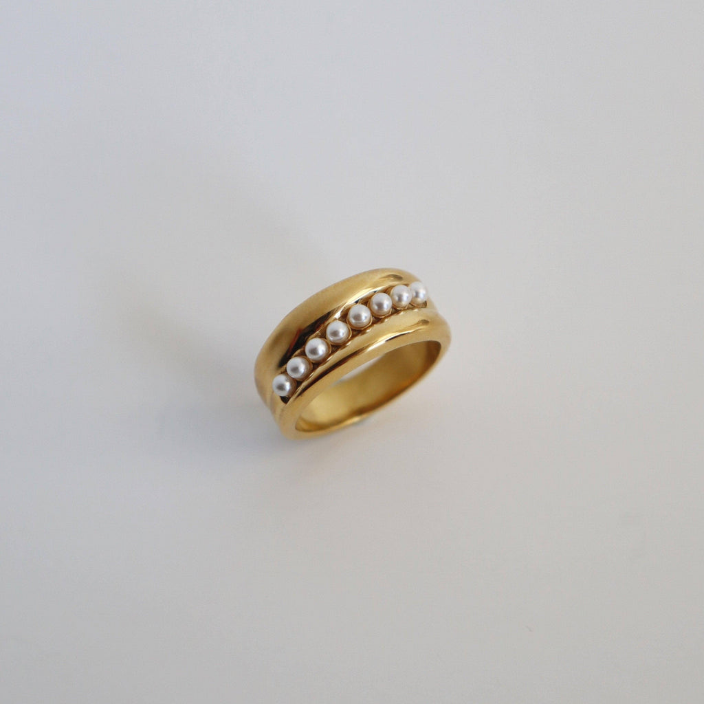 Perla Chunky Pearl Ring