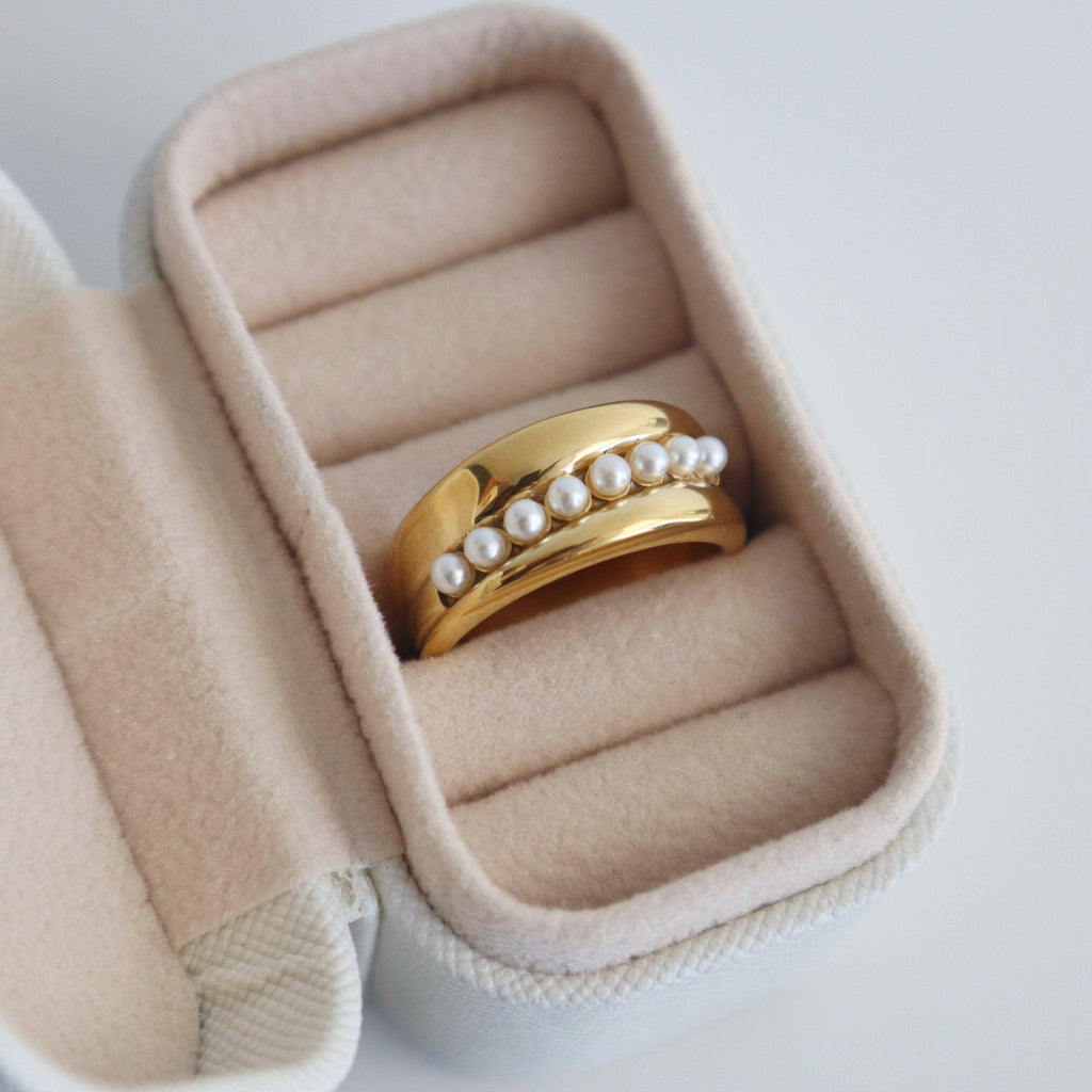 Perla Chunky Pearl Ring